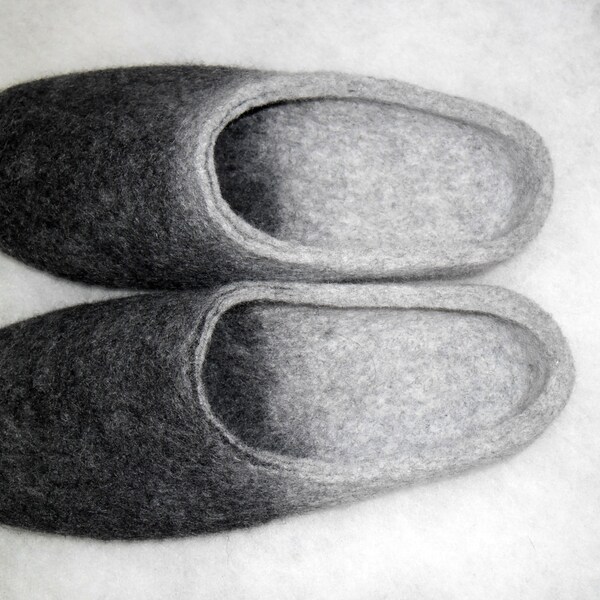 Gray felted slippers. Women's felted slippers. Wool gray slippers. Woolen clogs. Wool warm house shoes. Slip on slippers