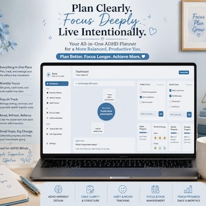 Puede incluir: Un portátil que muestra un panel de control de planificador TDAH con secciones para enfoque mensual, tareas rápidas y seguimiento de hábitos. La pantalla muestra el texto Plan Clearly, Focus Deeply, Live Intentionally y Your All-in-One ADHD Planner.