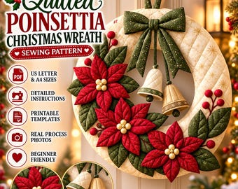 Puede incluir: Un patrón de costura para corona navideña acolchada con flores de pascua rojas, hojas verdes y dos campanas colgantes sobre una base acolchada color crema. El texto dice Quilted Poinsettia Christmas Wreath Sewing Pattern, PDF US Letter & A4 Sizes, Detailed Instructions, Printable Templates, Real Process Photos y Beginner Friendly.