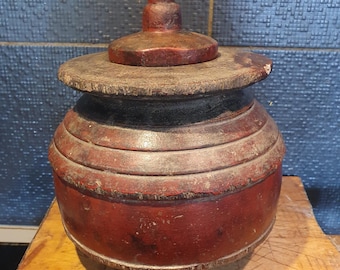 Antique Indian red lacquered kumkum powder (tika) box, sindoor