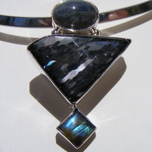 NUUMMITE PENDANT, With Fiery Labradorite, Sorcerers Stone, Ancient Stone From Greenland, Great Combination, Sterling Silver