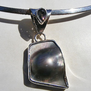 PENDENTIF PERle TAHITIAN MABE, Combinaison terre et mer rare et inhabituelle, accent mystique de topaze de feu sur la balle, argent sterling
