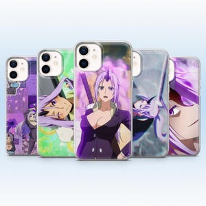 Può includere: Cinque cover trasparenti per smartphone con illustrazioni in stile anime di un personaggio dai capelli viola con un singolo corno. I design mostrano il personaggio in varie pose, inclusi primi piani e figure intere su sfondi viola e verdi vivaci.