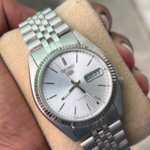 Vintage Seiko 5 Fluted Bazel Men's Automatic Watch Day-Date 7009(Refurbished)