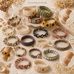 Puede incluir: Una colecci&oacute;n de pulseras artesanales de ganchillo con varios patrones florales, de corazones y geom&eacute;tricos en colores como crema, verde, amarillo, rosa y azul marino. Algunas pulseras incluyen botones peque&ntilde;os, cuentas o dijes.