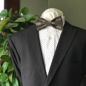 Simply Me • Gentlemen | Men’s Adjustable Bow Tie | Fishbone Look | Grey/Taupe and Ivory | Handmade & Handcrafted | Wedding