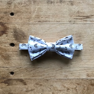 Simply Me • Gentlemen | Gents | Men’s Bow Tie | Falling Feathers | Black and White | Adjustable | Handmade | Wedding | Prom