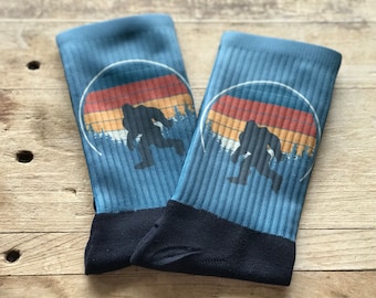 Big Foot Crew Socken | Bigfuß | Crew Socken | Graublau/Grau/Gelb | Geburtstag | Vatertag | Geschenk für Ihn | Jubiläum | Weihnachtsgeschenk