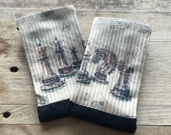 Schachfiguren Crew Socken | Schachspiel | Crew Socken | Geschenk für Ihn | Schachsocken | Geburtstag | Vatertag | Weihnachtsgeschenk | Braun/Grün