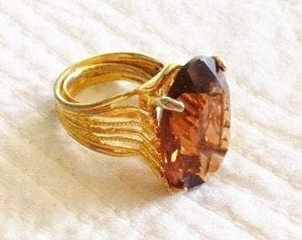 Vintage Romantic Amber Brown Faceted Topaz Ring, Vintage Fashion, Olives and Doves
