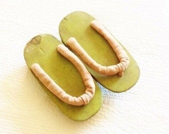 Vintage Asian Celadon Green and Khaki Blush Wooden Geta Shoes, Japanese Vintage, Olives and Doves