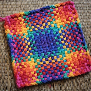Extra grande (8,5 pulgadas cuadrados) algodón tejido Rainbow Plaid Pot Holder, Potholder, Retro, Throwback, Old-Fashioned