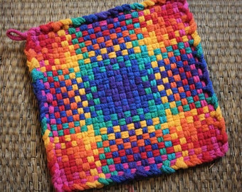 Presina in cotone intrecciato a mano con motivo arcobaleno (quadrato 8,5")