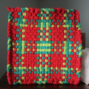 Extra Large (8.5 inches square) Woven Cotton Christmas Plaid Pot Holder in Red & Green, Potholder, Retro, Throwback, Old-Fashioned, Holiday