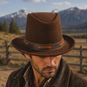 Brun fedorahatt, vintage western cowboyhatt, steampunk filthatt, rustik unisex kostymhatt, klassisk brun modehatt | Tillverkad på beställning