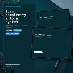 Può includere: Un'agenda digitale non datata per studenti di ingegneria, informatica e scienze. L'interfaccia scura presenta il testo Turn complexity into a system, 110 pages, hyperlinked e light + dark included. Due tablet mostrano lo STEM Student Planner.