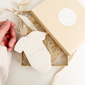 Handmade Romper Porcelain Personalized Baby Ornament Ceramic Custom Name Elegant Ornaments White Luxury Holiday Gift Baby&#39;s First Xmas 2023