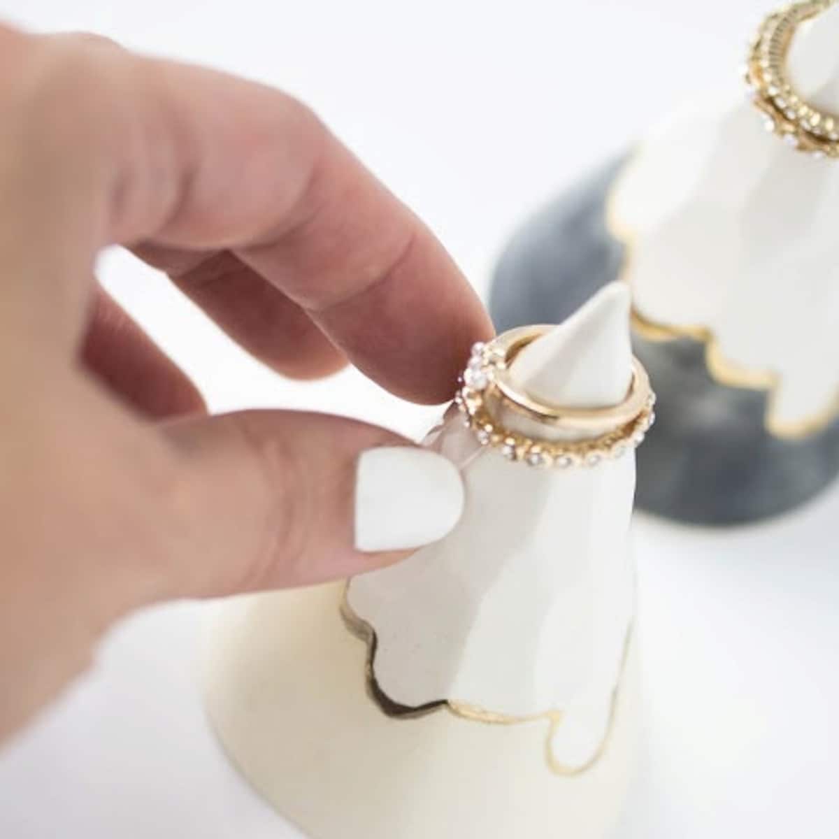 Snow Mountain 22k Gold Ring Cone Ring Holder Jewelry Display Organizer