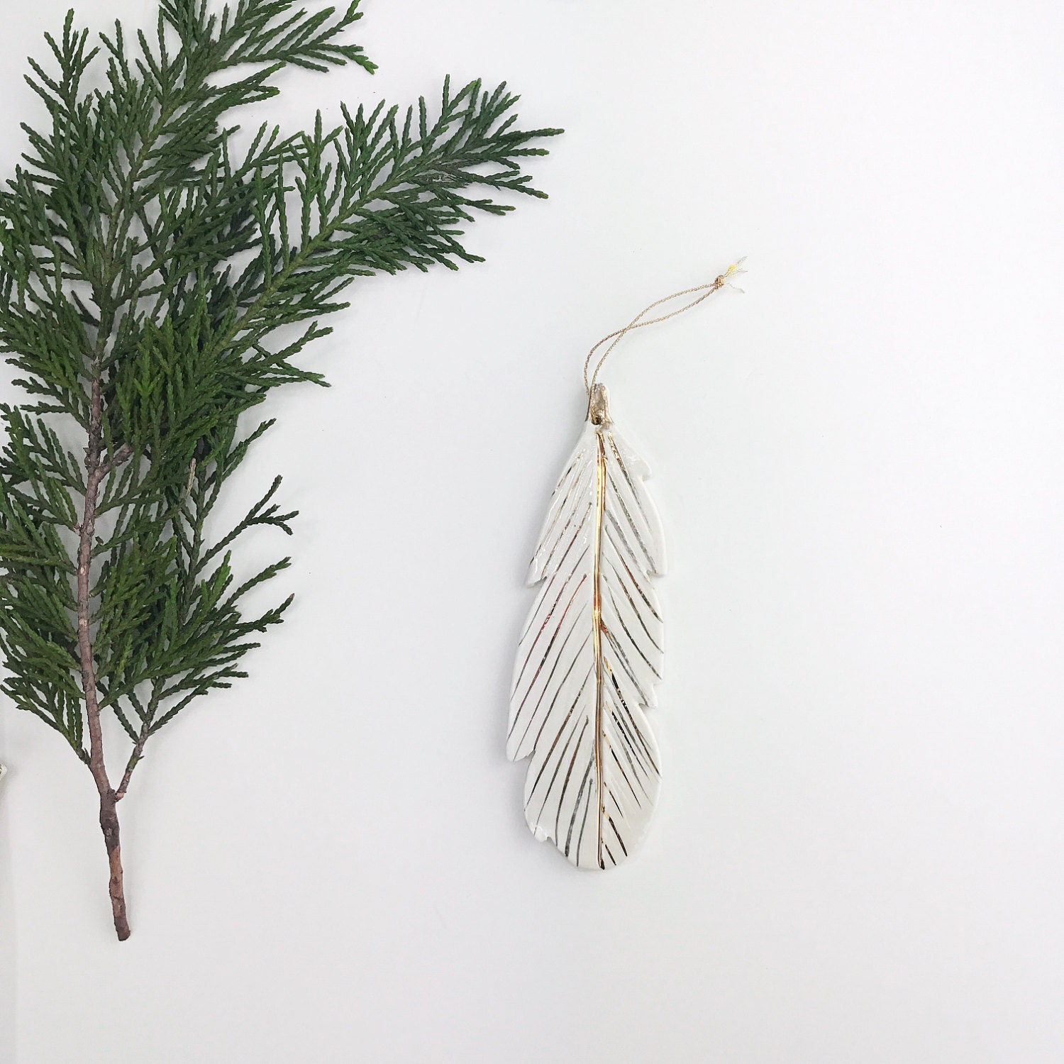 Ornement de Plumes Blanc et Or 22 Carats Minimal #featherornament Vacances