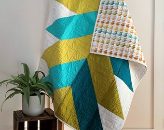 Modern quilt | mid-century modern quilt | ombre quilt | retro lap quilt | quilted wall hanging