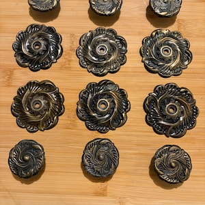 Set of 6 Vintage Floral Cabinet Knobs with Backplates, Ornate Antique Brass Tone Drawer Hardware, Victorian Revival