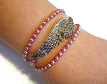 Pulsera de alas de ángel magenta, pulsera envolvente, pulsera apilable, pulsera de alas, pulsera de macramé, pulsera de cuentas