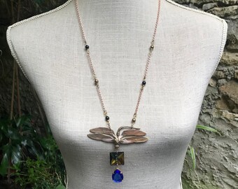 sautoir ketting art nouveau verguld messing gerijpte libel en kristal swarovski "In het koninkrijk van Ondine"
