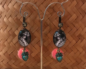 Boucles cabochons Frida Kahlo pompons sacrés coeurs et cristal swarovski "Frida fleurie !"