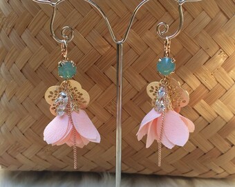 Romantic earrings gold, and flowery, &quot;Jungle&quot; wedding ceremony