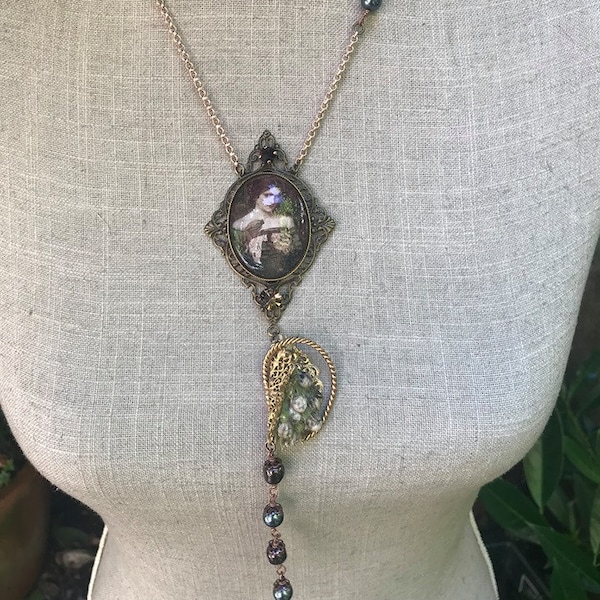 Preziosa collana vittoriana, cabochon, perle e cristallo "Circé l'avvelenatore"