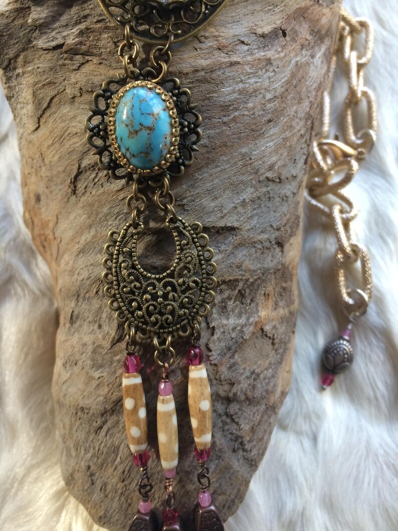 Long collier amérindien ethnique chic cabochon perles plumes et breloques Attrape-rêves pour Vatanka image 7