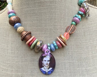 Rustic ethnic necklace ceramic beads acetate metal and cowrie cabochon Frida Kahlo "Viva Frida!"