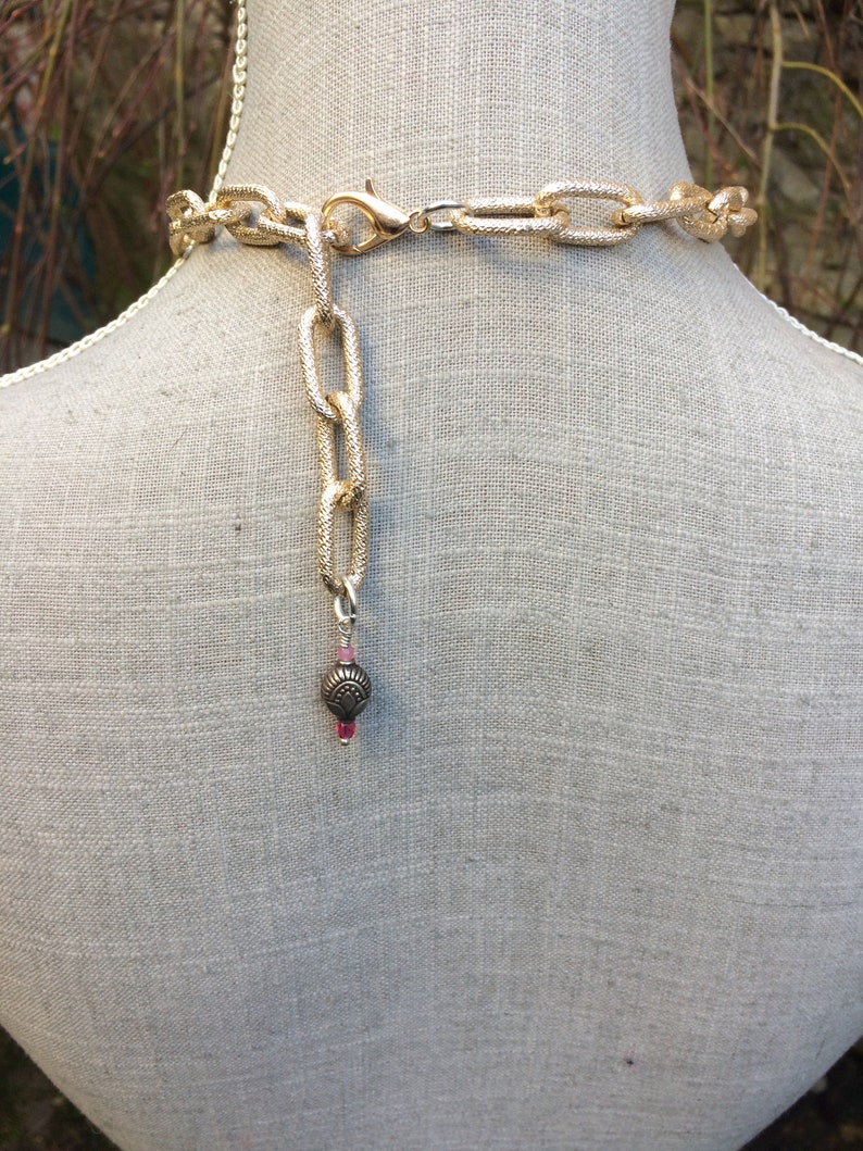 Long collier amérindien ethnique chic cabochon perles plumes et breloques Attrape-rêves pour Vatanka image 4
