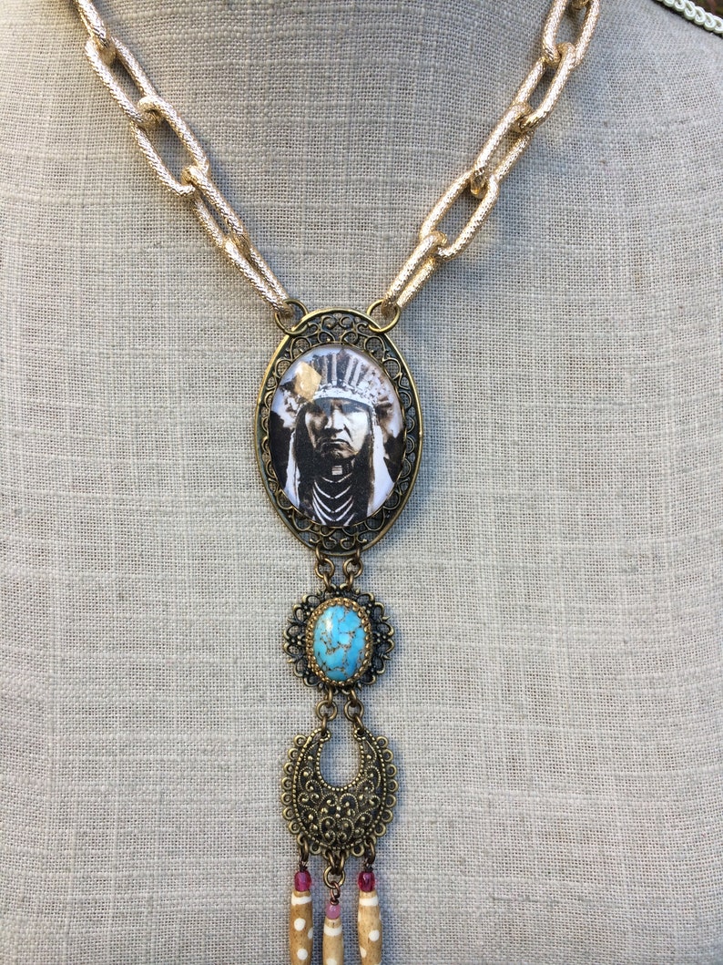 Long collier amérindien ethnique chic cabochon perles plumes et breloques Attrape-rêves pour Vatanka image 2