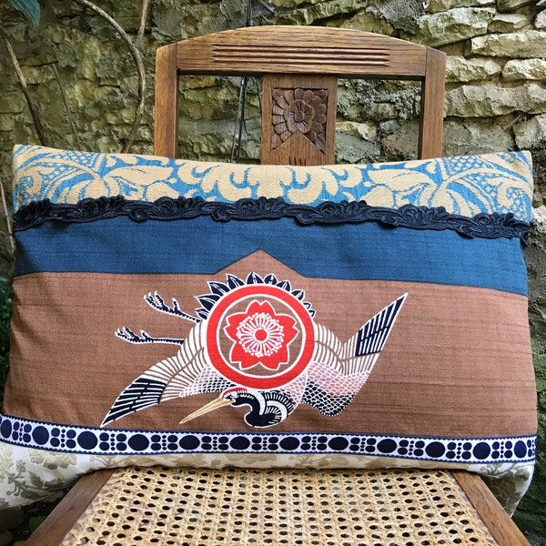 Grand coussin baroque héron et beaux tissus « Automne au Japon »