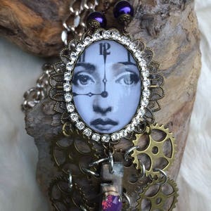 Sautoir steampunk chic cabochon engrenages et perles Madame Couche tard image 6