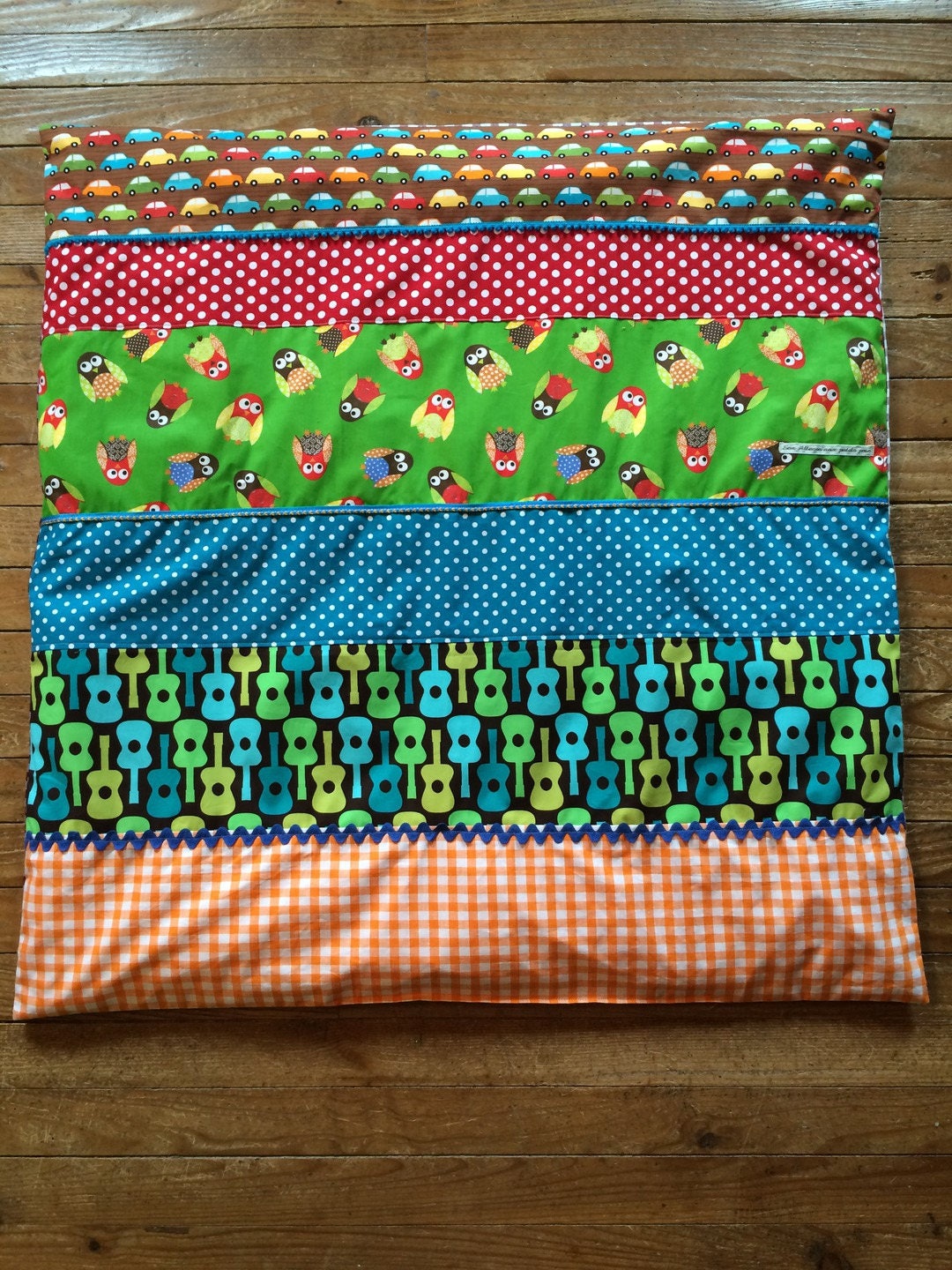 Edredon Douillet Coloré Pour Petit Garçon, Tissus de Créateurs, Pois et Vichy en Voiture 