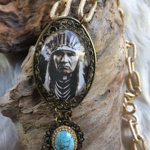 Long collier amérindien ethnique chic cabochon perles plumes et breloques Attrape-rêves pour Vatanka image 6