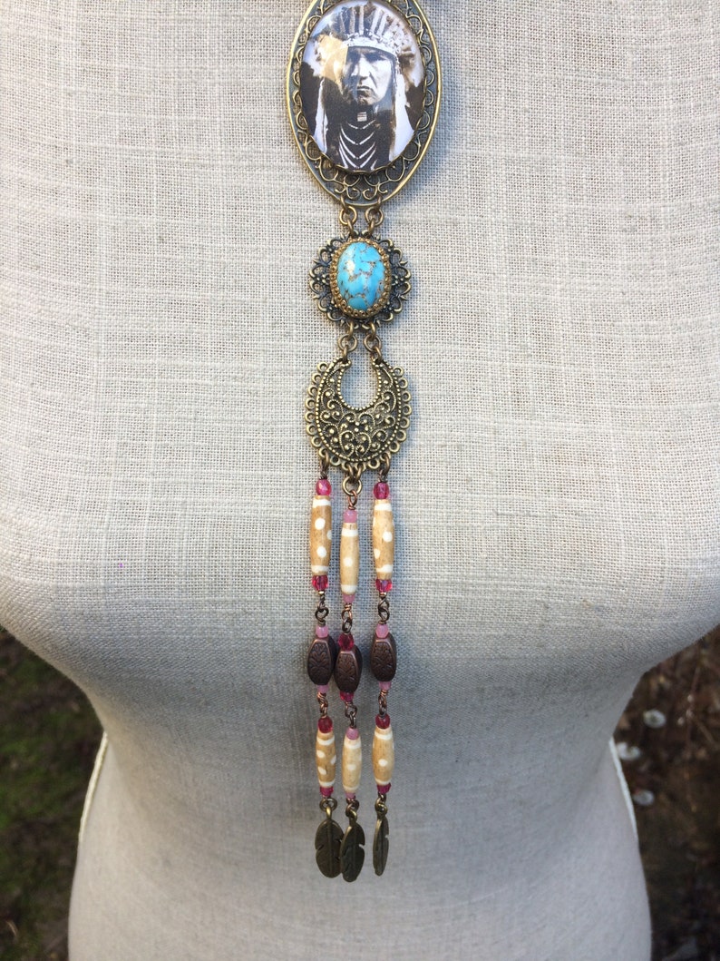 Long collier amérindien ethnique chic cabochon perles plumes et breloques Attrape-rêves pour Vatanka image 3