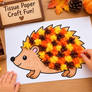 Puede incluir: Una actividad de manualidades en papel con el contorno de un erizo sobre papel blanco, parcialmente relleno con cuadrados de papel de seda arrugados en naranja, amarillo y marrón. Un letrero de madera dice Tissue Paper Craft Fun! con un corazón.