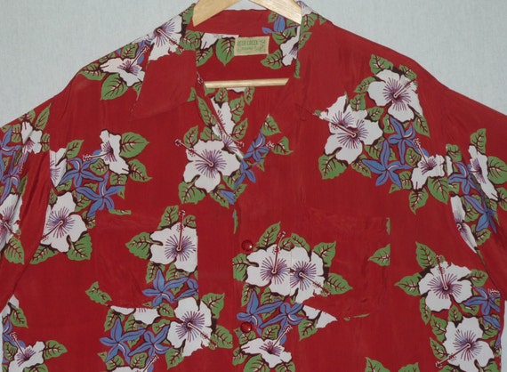 1950s Hawaiian Shirt / L - XL / Silky Rayon / Hib… - image 1