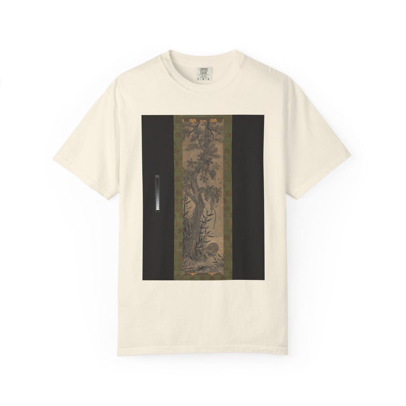 T-Shirt mit Kiefern-, Bambus-, Trauben- und Eichhörnchenmotiv, asiatisches Tuschebild-T-Shirt, Comfort Colors 1717 Bild 2