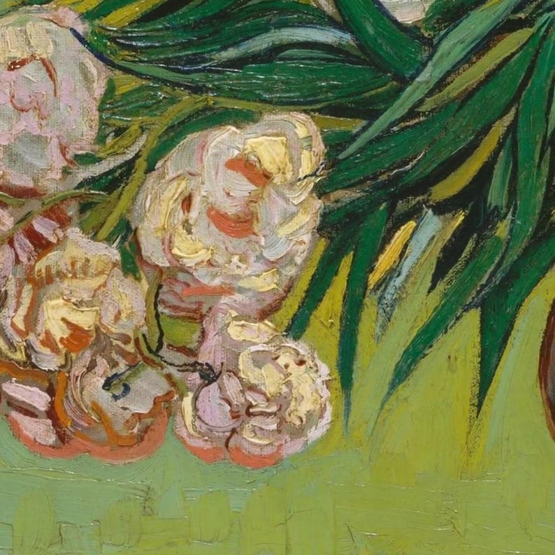 K&ouml;nnte beinhalten: Ein &Ouml;lgem&auml;lde-Detail mit dicken, strukturierten Pinselstrichen von blassrosa und cremefarbenen Bl&uuml;ten, die gruppiert sind. Lange, spitze dunkelgr&uuml;ne Bl&auml;tter erstrecken sich oben rechts vor einem hellen lindgr&uuml;nen Hintergrund.
