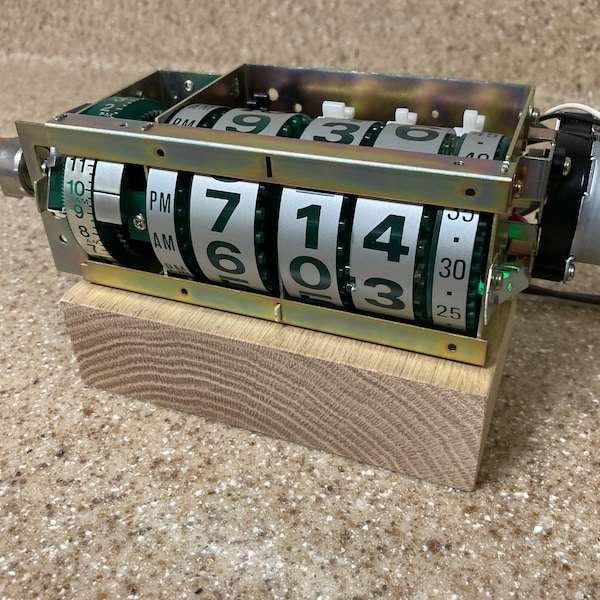 Vintage Roller Cam Flip Clock green