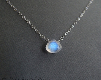 Collar de piedra lunar - Solitario de piedra natal de junio, regalo ecológico minimalista, colgante de dama de honor azul arcoíris de piedra lunar, para combinar con otros, plata u oro.