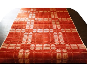 Bieżnik stołowy tkany ręcznie w kolorze Burnt Orange z geometrycznym wzorem kwiatowym