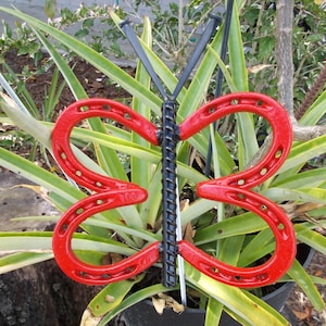 Art de jardin de papillons fer à cheval rouge, piquet de jardin