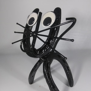 Hufeisenkatze, Kitty Figur, Metallkunst, Upcycled Kunst