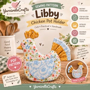 Może przedstawiać: Wykrój do szycia łapki kuchennej w kształcie kurczaka o nazwie Libby od YarnivelleCrafts. Wzór przedstawia łapkę z kwiatowym nadrukiem, niebieskim wzorzystym skrzydłem oraz żółtym grzebieniem i ogonem. Zawiera instrukcje w formacie PDF.