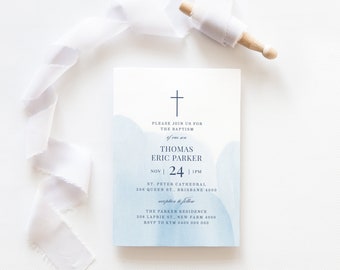 Puede incluir: Invitación de bautismo en acuarela azul con una cruz blanca y el texto "Por favor, únase a nosotros para el bautismo de Thomas Eric Parker, 24 de noviembre, 13:00, Catedral de San Pedro, 208 Queen St., Brisbane 4000, recepción posterior, Residencia Parker, 208 Laprik St., New Farm 4000, RSVP a Kym 0400 000 000".